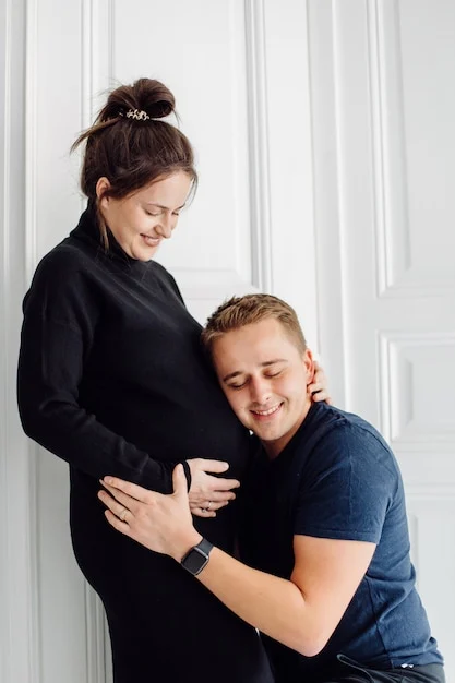 pregnant heterosexual couple