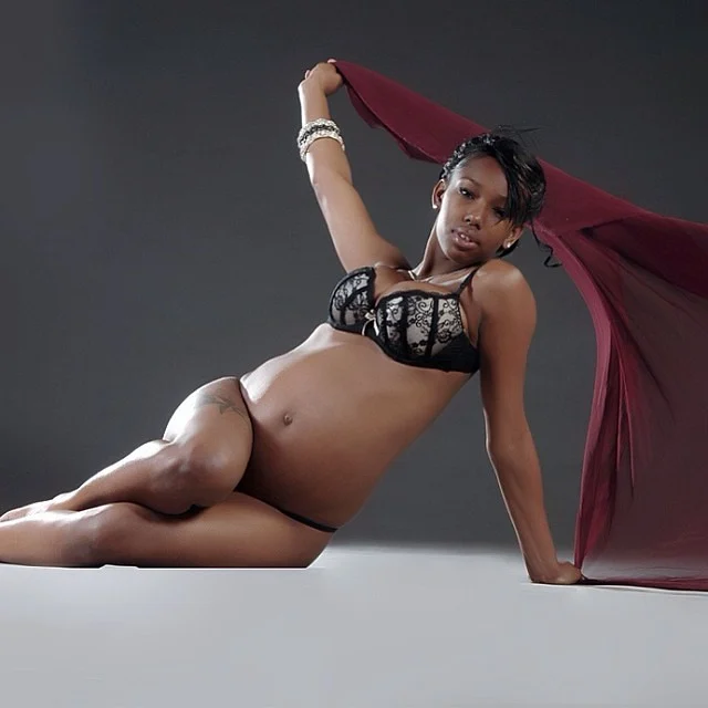 pregnant woman bare belly sexy